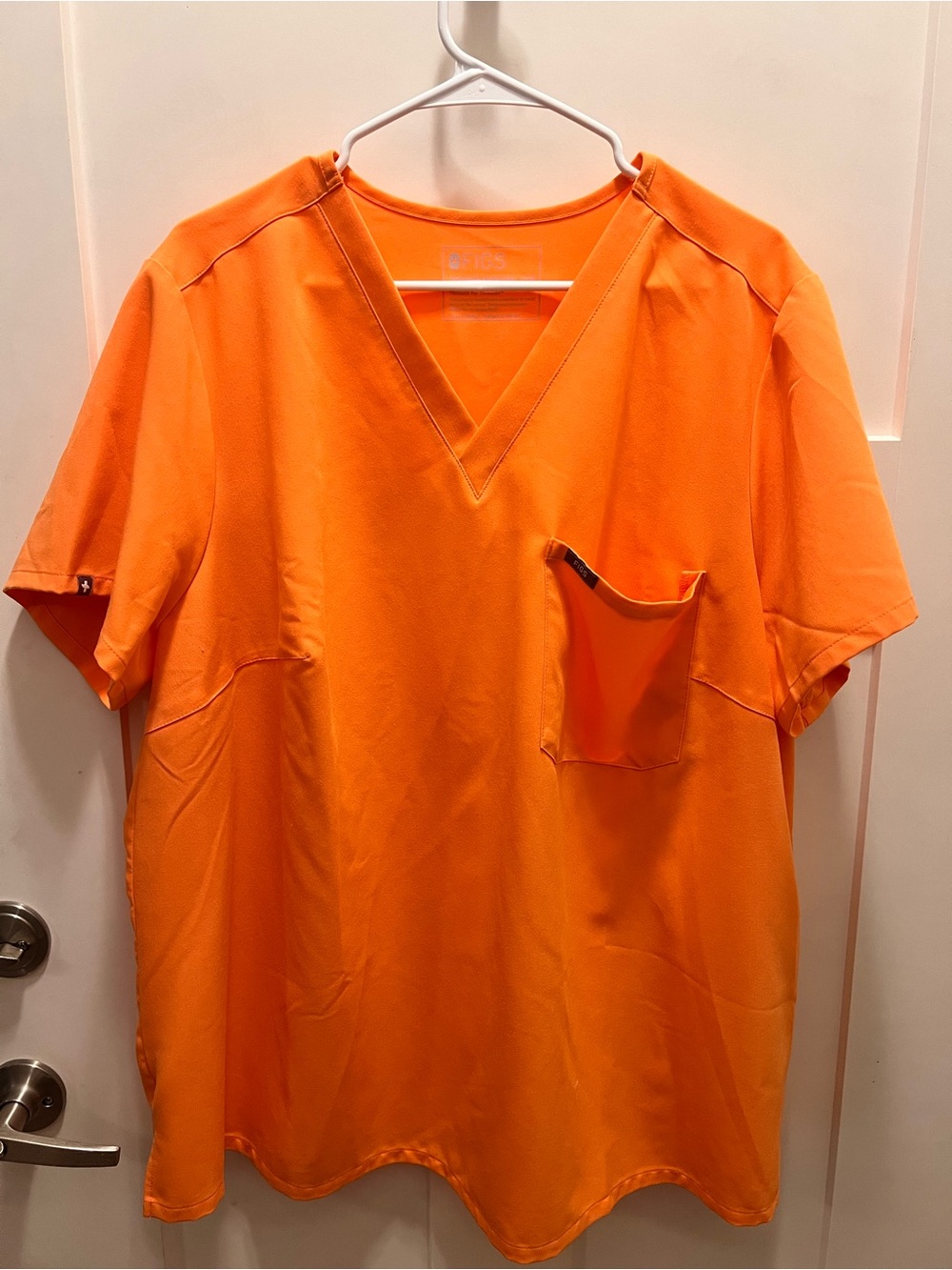 Figs Orange V‑Neck Women's Short Sleeve Scrub Top